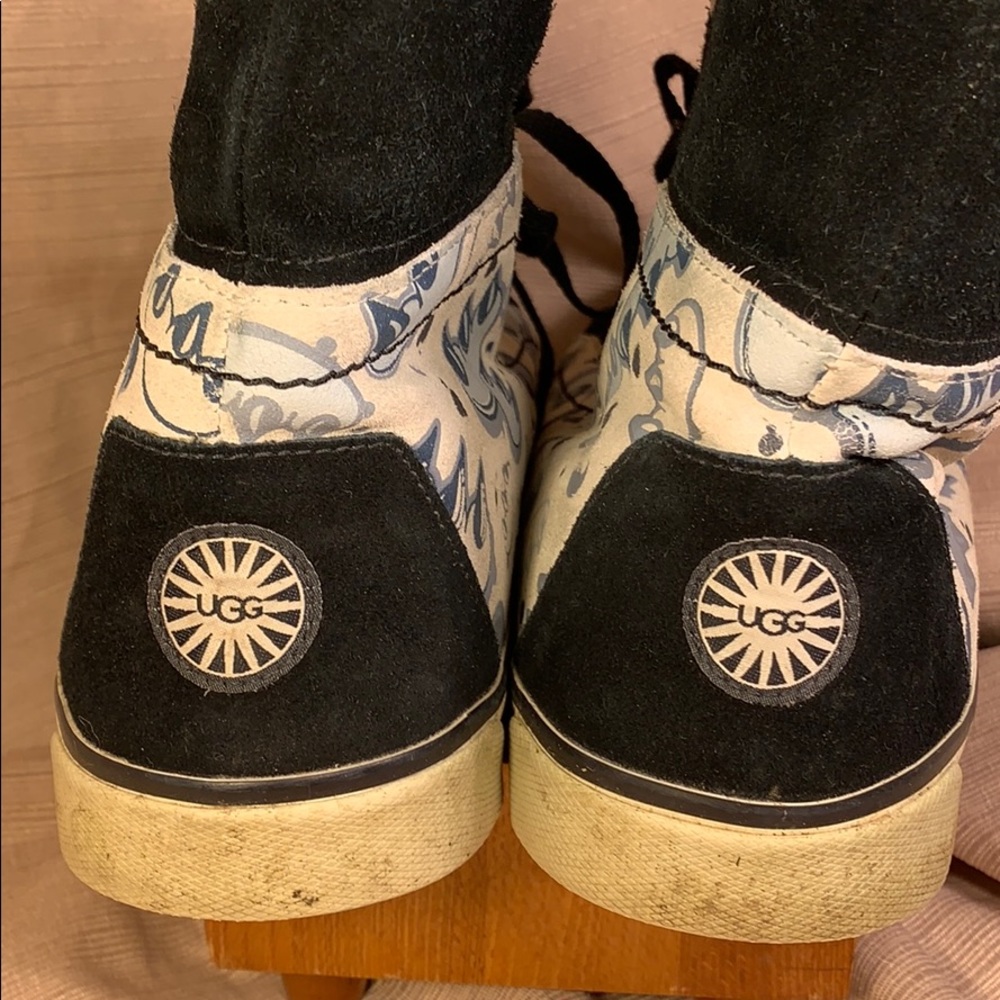 UGG leather worn twice lace up ankle sneakers - Picture 7 of 8